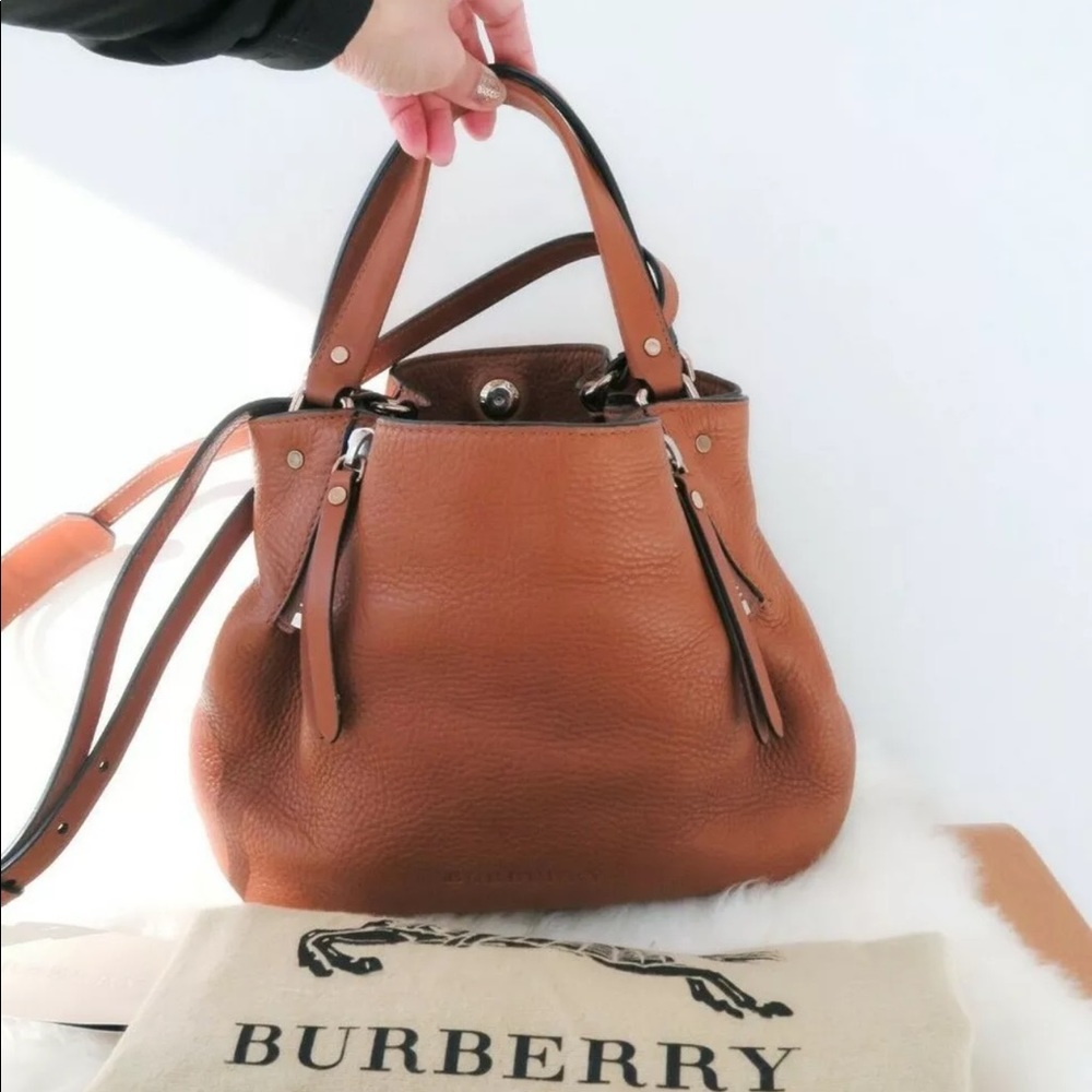 ❌SOLD❌BURBERRY brown leather bucket xbody satchel - Picture 2 of 8
